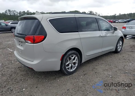 2017 Chrysler Pacifica Touring-L z USA, uszkodzony, nr VIN 2C4RC1BG5HR635084